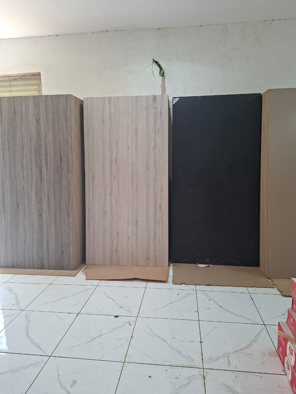 دهان أبواب خشب بجدة