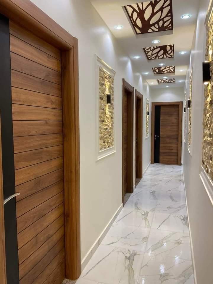 نجار تركيب أبواب وبراويز خشب