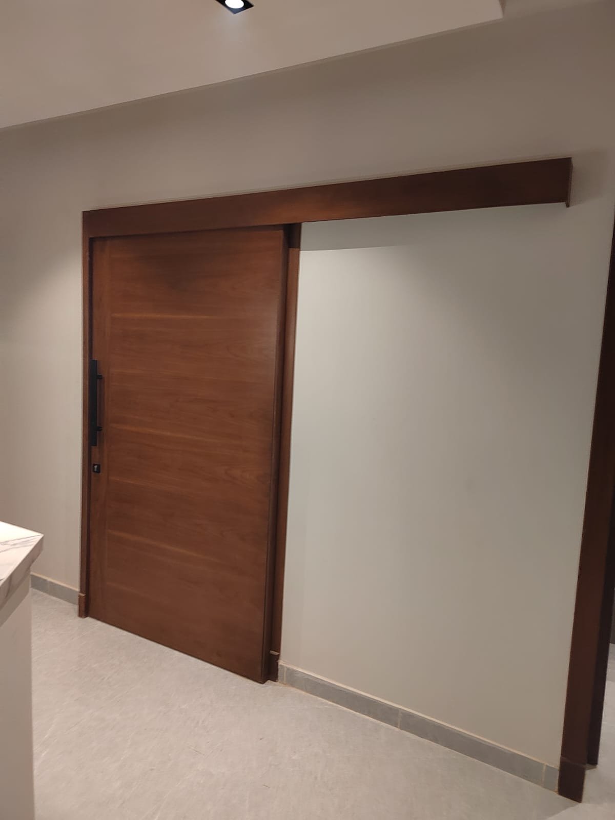 عزل صوتي للأبواب